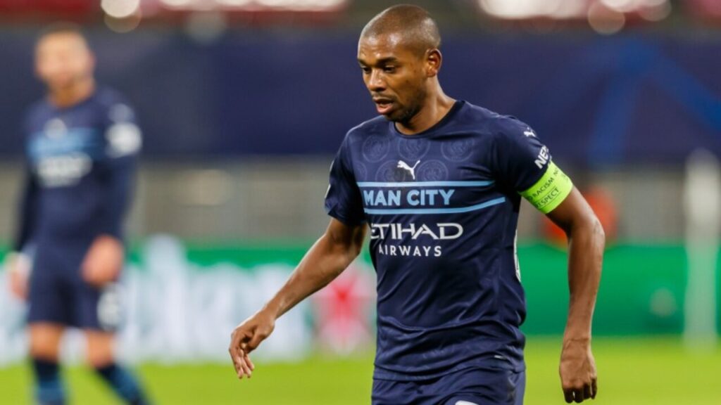 Jogador ídolo do Athletico e com história no Manchester City anuncia aposentadoria