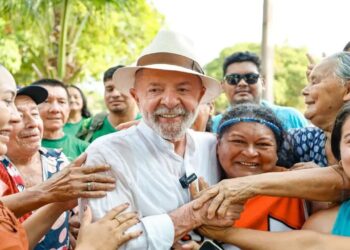 Pressão sobre Lula cresce após oposição acionar TCU e PGR por uso de barco de luxo na COP30