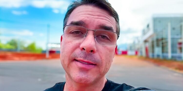 Flávio e Michelle Bolsonaro alertam sobre golpe de vaquinha falsa com inteligência artificial