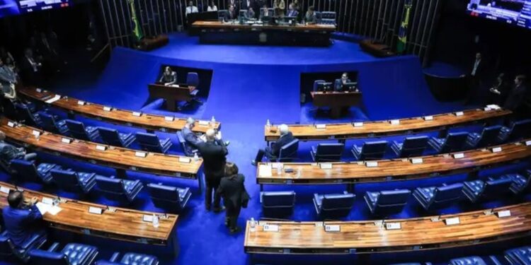 Nova articulação no Senado volta a colocar PEC do fim da reeleição no centro do debate