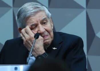 PGR se posiciona a favor de prisão domiciliar para Augusto Heleno