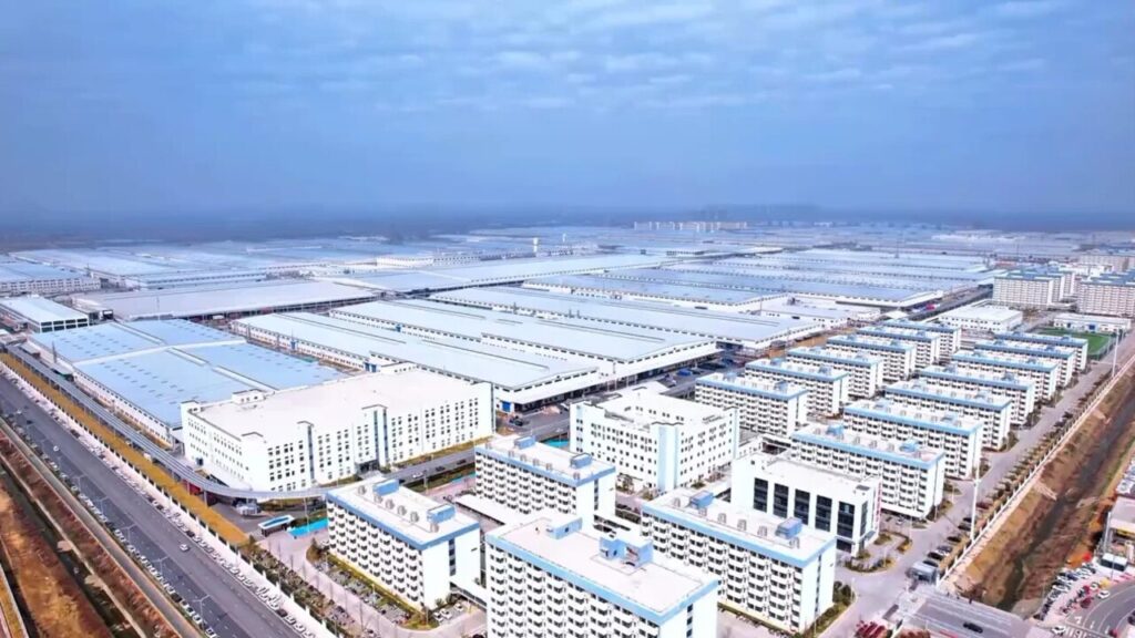 Maior fábrica de carros do mundo impressiona por superar 70 Maracanãs e empregar cerca de 57 mil trabalhadores