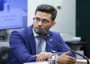 Kim Kataguiri diz que Bolsonaro tem que ir para a cadeia mesmo com enfermidade: “São problemas pontuais”, VEJA VÍDEO