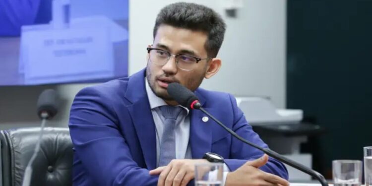 Kim Kataguiri diz que Bolsonaro tem que ir para a cadeia mesmo com enfermidade: “São problemas pontuais”, VEJA VÍDEO