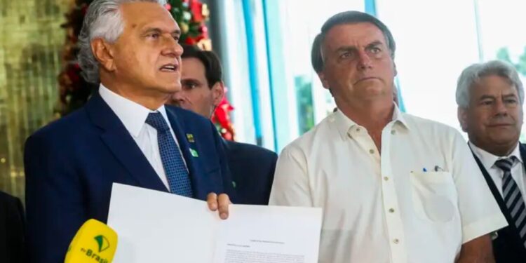 Bolsonaro busca aval do STF para receber visita de Ronaldo Caiado
