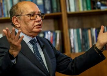 Deputado faz pedido de impeachment contra Gilmar Mendes diretamente a Alcolumbre