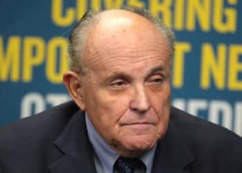 Trump concede perdão presidencial para Rudy Giuliani e outros nomes