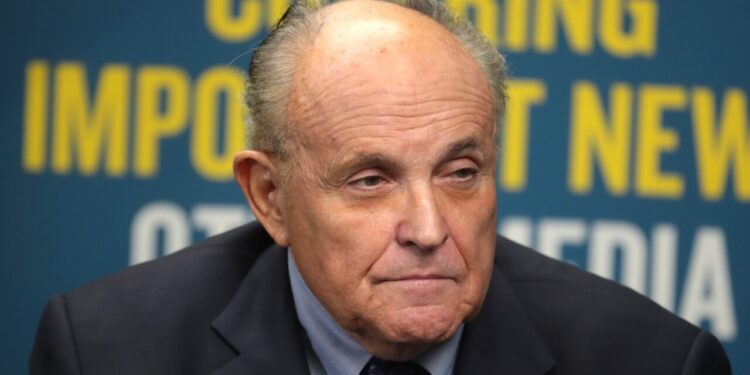 Trump concede perdão presidencial para Rudy Giuliani e outros nomes