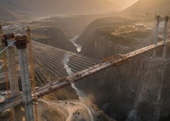 Construção da ponte mais alta do país de 13 bilhões será finalizada em 2026 e tamanho da obra impressiona