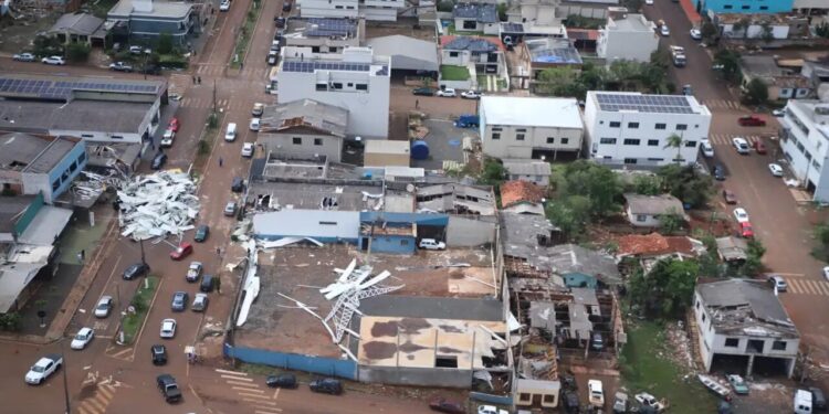 Governo do Paraná lança ação emergencial com 320 casas e auxílio de R$ 50 mil após tragédia