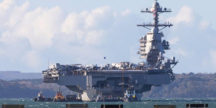 EUA anuncia que o maior porta-aviões do mundo chegou à América Latina