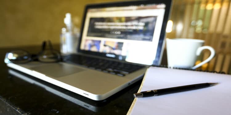 Golpes virtuais se tornam mais sofisticados e já atingem 56 milhões de brasileiros