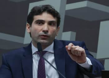 Governo mira Galípolo e Selic se transforma em cortina de fumaça para déficit das contas