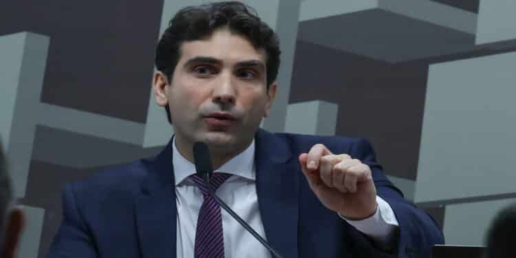 Governo mira Galípolo e Selic se transforma em cortina de fumaça para déficit das contas