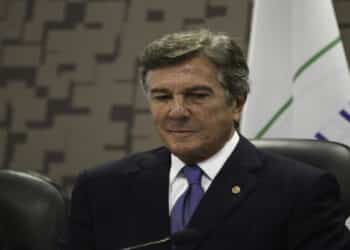 Moraes não aplica punição a Collor após desligamento da tornozeleira