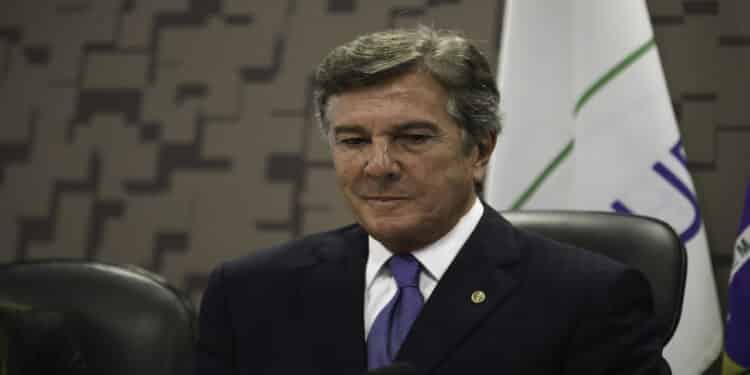 Moraes não aplica punição a Collor após desligamento da tornozeleira