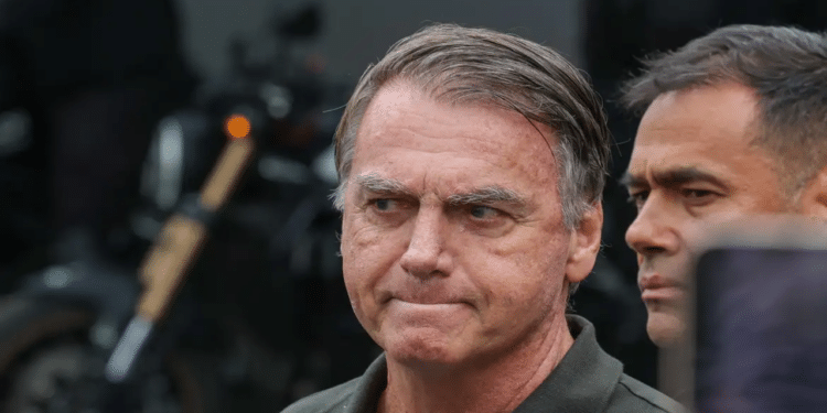 Sala de prisão de Bolsonaro terá cama, banheiro privado e TV