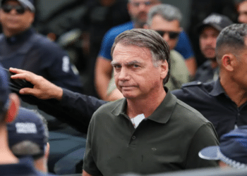 Advogados pedem prisão humanitária e domiciliar para Bolsonaro