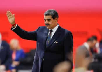 Presidente Maduro se declara preparado para liderar Exército e morrer em conflito com os EUA