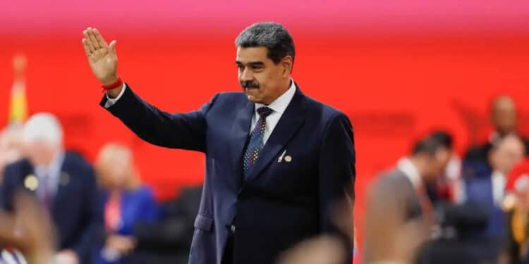 Presidente Maduro se declara preparado para liderar Exército e morrer em conflito com os EUA