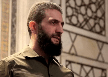 Novo presidente da Síria surpreende ao jogar basquete com tropas dos EUA antes de reunião na Casa Branca