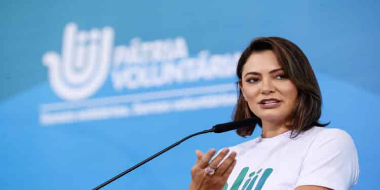Em evento, Michelle Bolsonaro reafirma Jair como única opção em 2026 e critica o STF