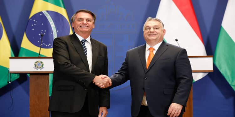 Orbán se reúne com Eduardo Bolsonaro e denuncia perseguição política no Brasil