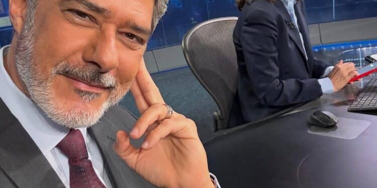 Fim de uma era do Jornal Nacional com a substituição de William Bonner por César Tralli na Globo