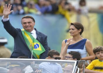 Michelle visita Bolsonaro na PF após decisão de Moraes