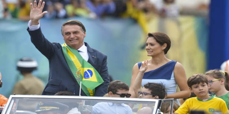 Michelle visita Bolsonaro na PF após decisão de Moraes
