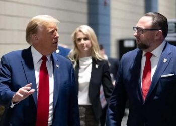 Conselheiro de Trump Jason Miller critica Moraes e faz alerta a aliados de Bolsonaro