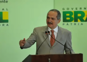 Aldo Rebelo acusa governo Lula de agir sob influência estrangeira e dispara críticas contra Marina Silva