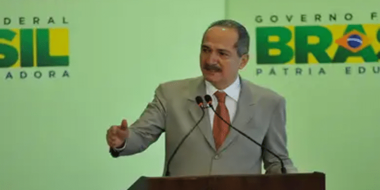 Aldo Rebelo acusa governo Lula de agir sob influência estrangeira e dispara críticas contra Marina Silva