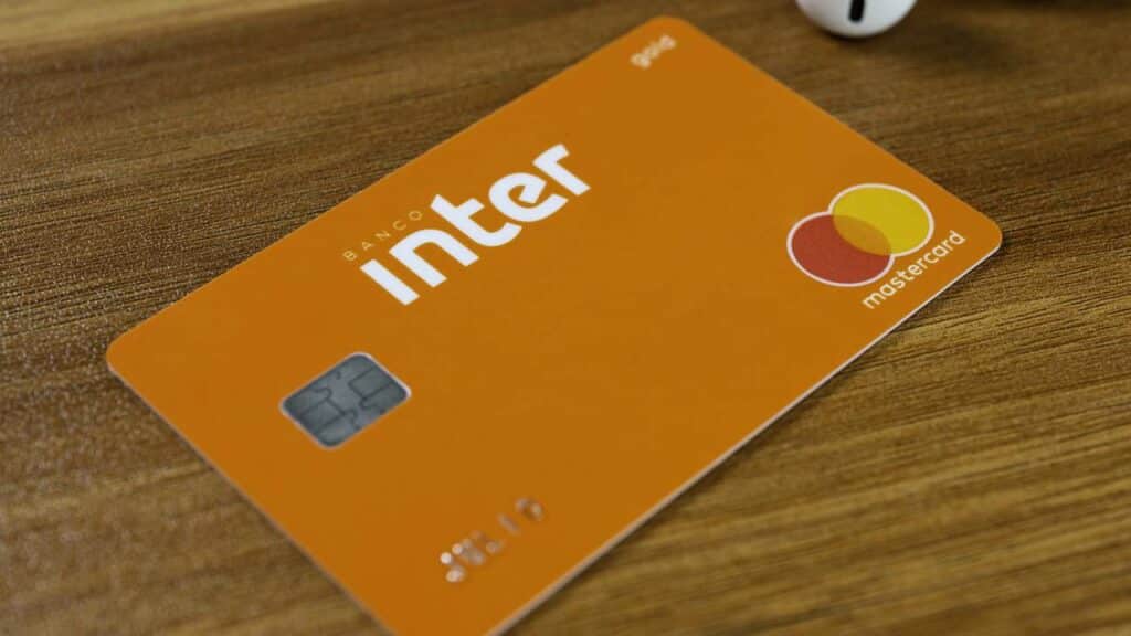 Brasileiros com contas abertas na Nubank, Banco Inter, e Banco Pan precisam ler esse alerta HOJE 30/11