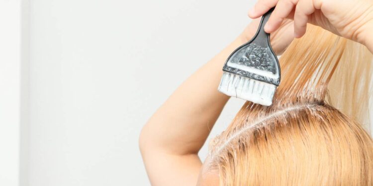 É o fim dos cabelos brancos, top 5 tintas para cobrir os fios brancos sem agredir o couro cabeludo