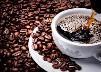 Mercado de café reage negativamente e Brasil enfrenta piora após tarifaço reduzido por Trump