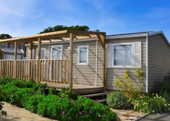 Casa pré-fabricada de 180 metros quadrados, cinco quartos e um enorme terraço por menos de 60.000 mil