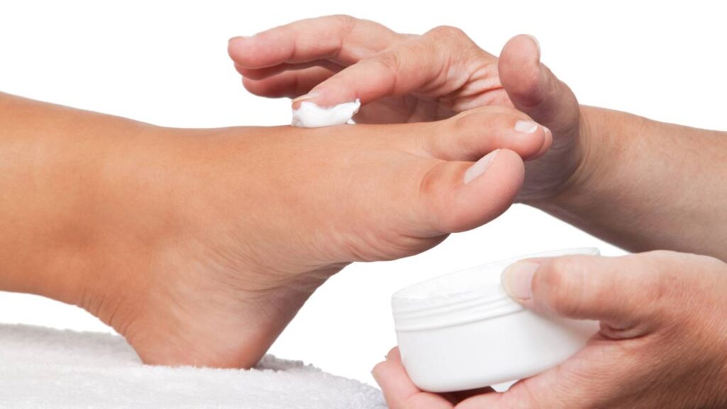 Os 4 melhores e mais baratos cremes para pés jovens e hidratados