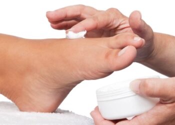 Top 7 melhores e mais baratos cremes para pés jovens e hidratados