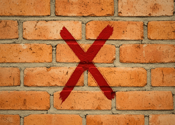 Paredes prontas vêm ganhando espaço como alternativa prática aos tijolos tradicionais.