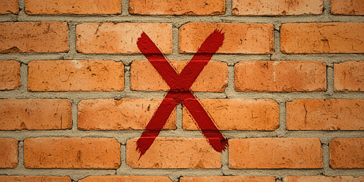 Paredes prontas vêm ganhando espaço como alternativa prática aos tijolos tradicionais.