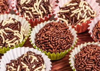 Glitter com plástico em alimentos leva Anvisa a suspender 4 marcas famosas usadas em doces em todo o Brasil