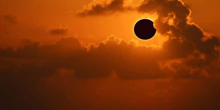 Eclipse histórico vai converter o dia em noite e se torna o mais longo do século