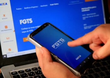 Você pode usar até R$ 1.800 do saldo retido do FGTS que foi liberado nesta segunda-feira