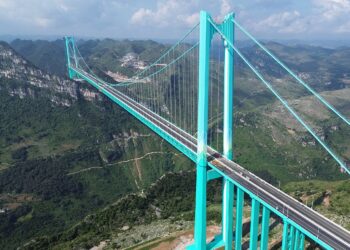 Ponte mais alta do mundo, com 625 metros sobre o rio, custa R$ 1,5 bilhão e impulsiona o turismo regional