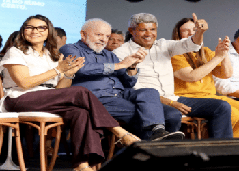 Governo da Bahia vai investir R$ 20 milhões para formar estudantes de medicina em Cuba