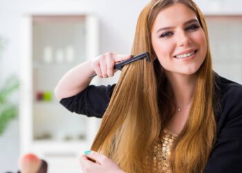 Adeus penteado de vovó, 7 penteados simples que levantam o visual e dão efeito “mais jovem” na hora