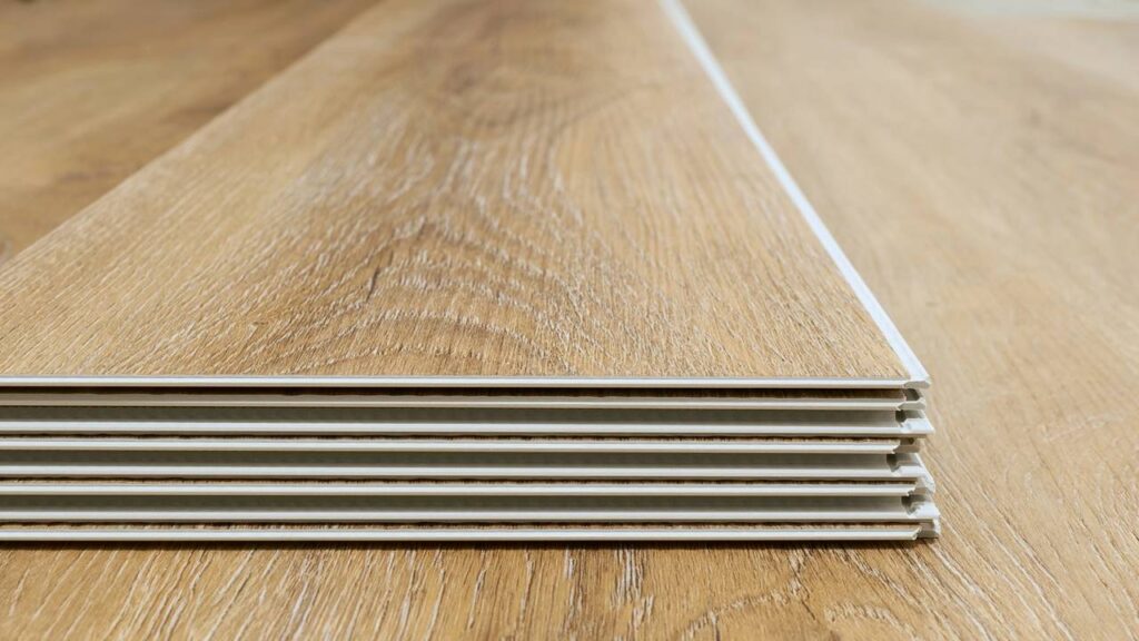 Adeus ao teto de gesso: novo tipo de revestimento é mais barato e ajuda em reformas rápidas sem sujeira