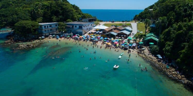 Santa Catarina passa a cobrar tarifa de turistas em cidade famosa por suas 39 praias