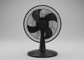 Vi na internet e testei: Usei uma sacola plástica para limpar o ventilador em casa e funcionou!